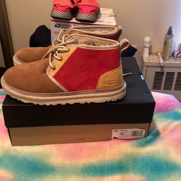 Uggs Boots (unisex) - Picture 3 of 4